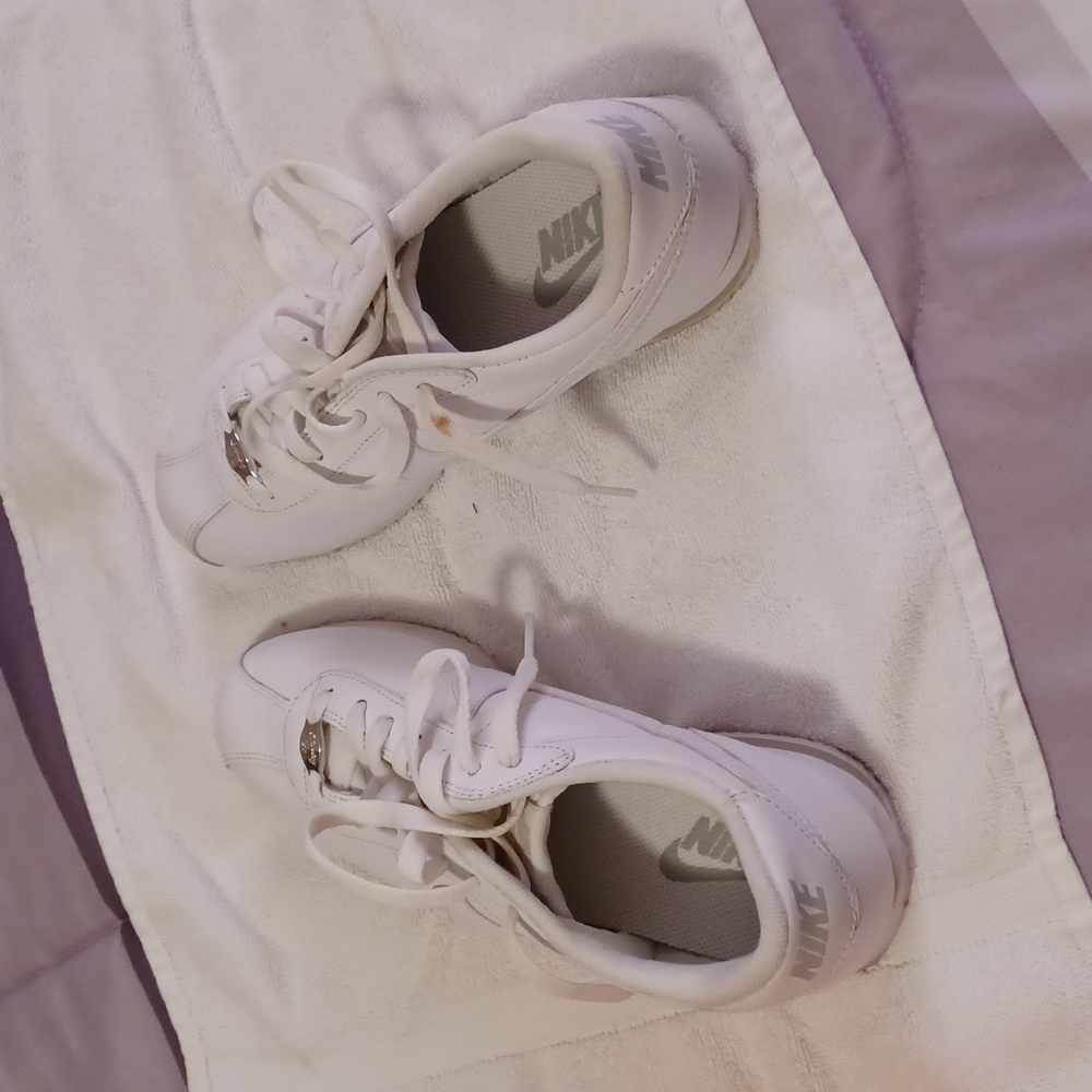 Nike tennis shoes